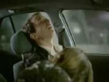 Embedded thumbnail for Man en vrouw in auto